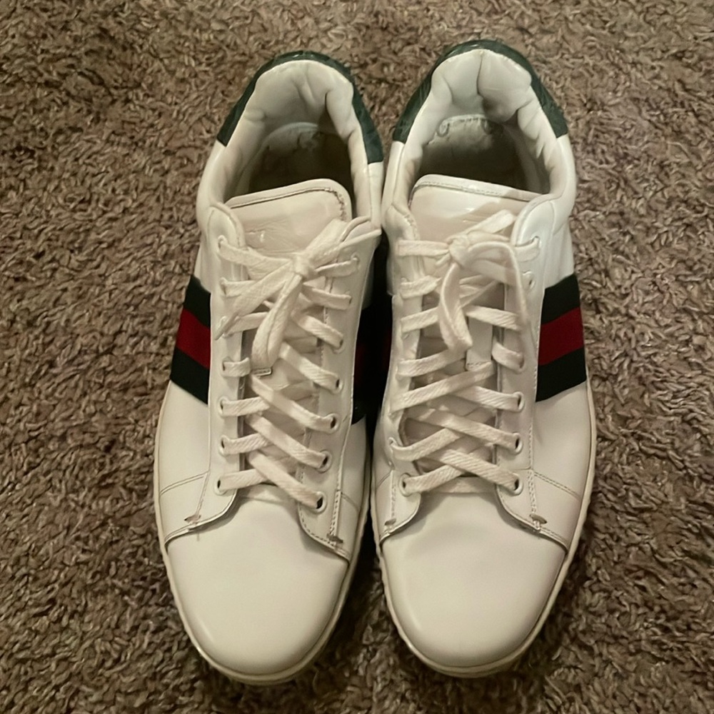 Men’s authentic Gucci sneakers